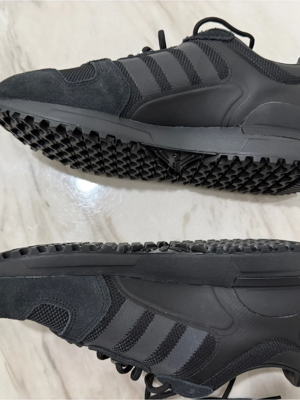 adidas ZX 700 HD Sneakers - Black size 9.